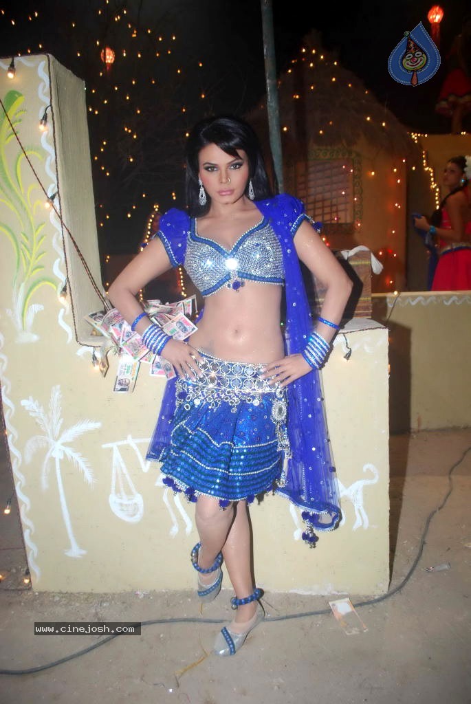 Rakhi Sawant at Spicy Song Shooting Spot - 11 / 23 photos