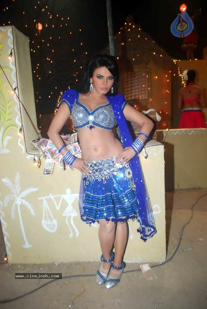 Rakhi Sawant at Spicy Song Shooting Spot - 17 / 23 photos