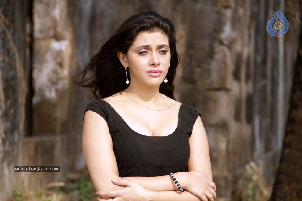 Rakhtbeej Movie Hot Stills - 17 / 30 photos