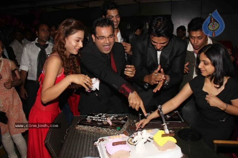 Ram Milaayi Jodi 100 Episodes Success Party - 12 / 42 photos