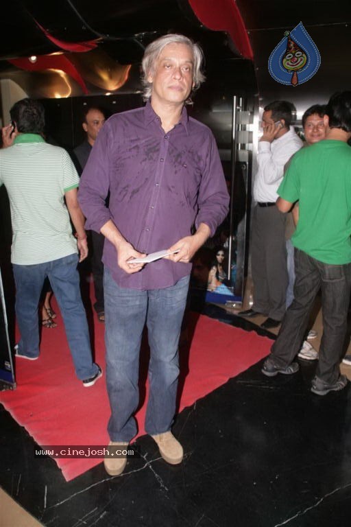 Rana at Dum Maaro Dum Movie Promotion - 1 / 25 photos