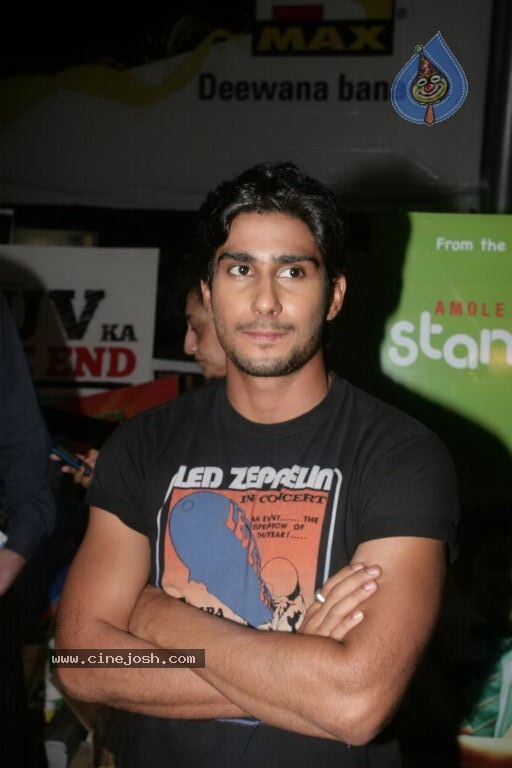 Rana at Dum Maaro Dum Movie Promotion - 3 / 25 photos