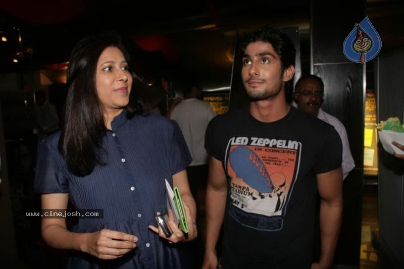 Rana at Dum Maaro Dum Movie Promotion - 5 / 25 photos