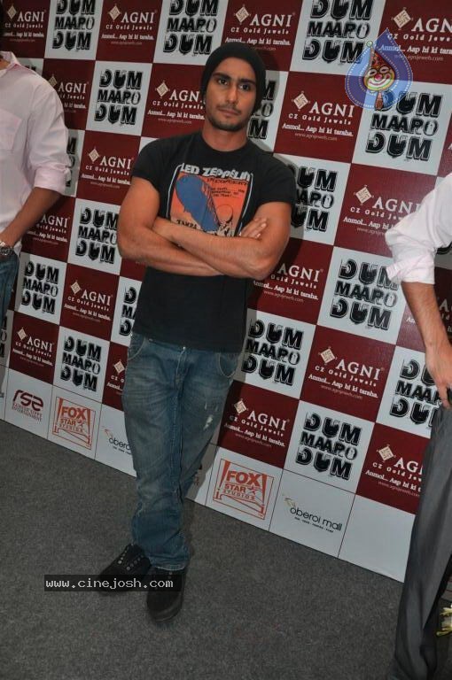 Rana at Dum Maaro Dum Movie Promotion - 22 / 25 photos