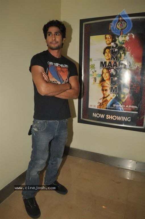 Rana at Dum Maaro Dum Movie Promotion - 23 / 25 photos