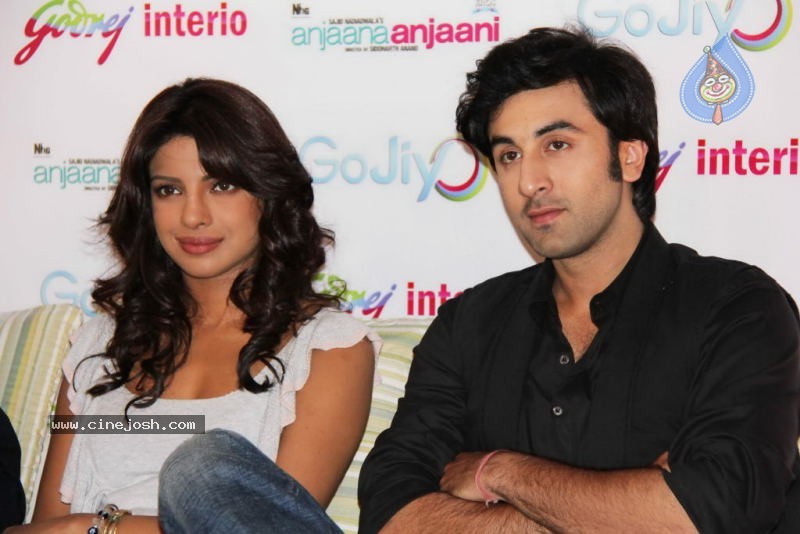 Ranbir And Priyanka Promoting Anjaana Anjaani Movie Photo 1 Of 31