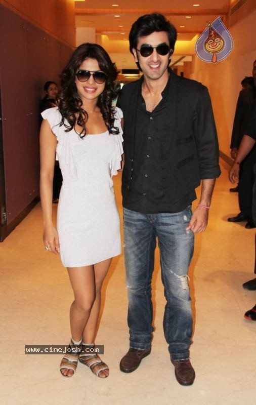 Ranbir and Priyanka Promoting Anjaana Anjaani Movie - 4 / 31 photos