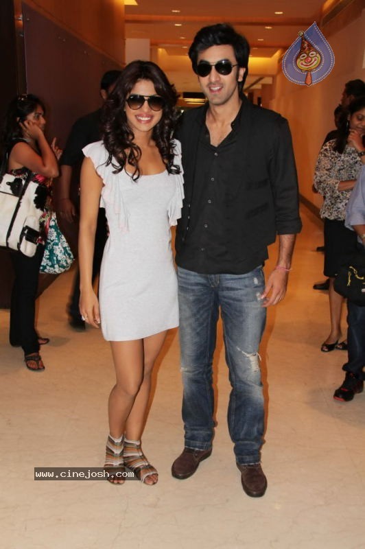 Ranbir and Priyanka Promoting Anjaana Anjaani Movie - 5 / 31 photos