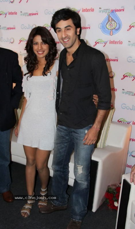 Ranbir and Priyanka Promoting Anjaana Anjaani Movie - 6 / 31 photos