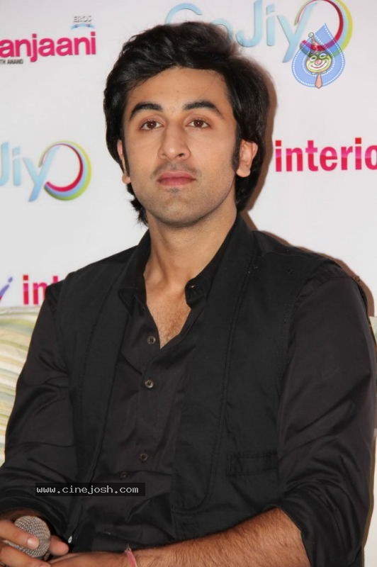 Ranbir and Priyanka Promoting Anjaana Anjaani Movie - 9 / 31 photos