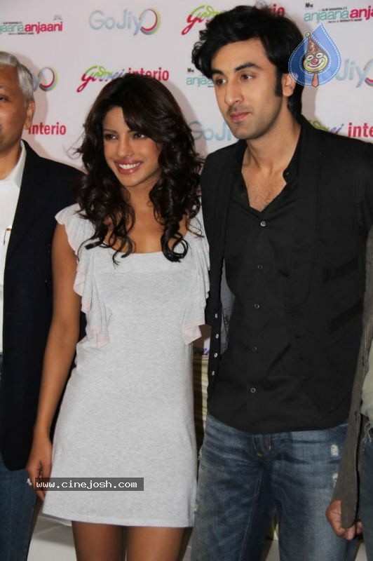 Ranbir and Priyanka Promoting Anjaana Anjaani Movie - 10 / 31 photos