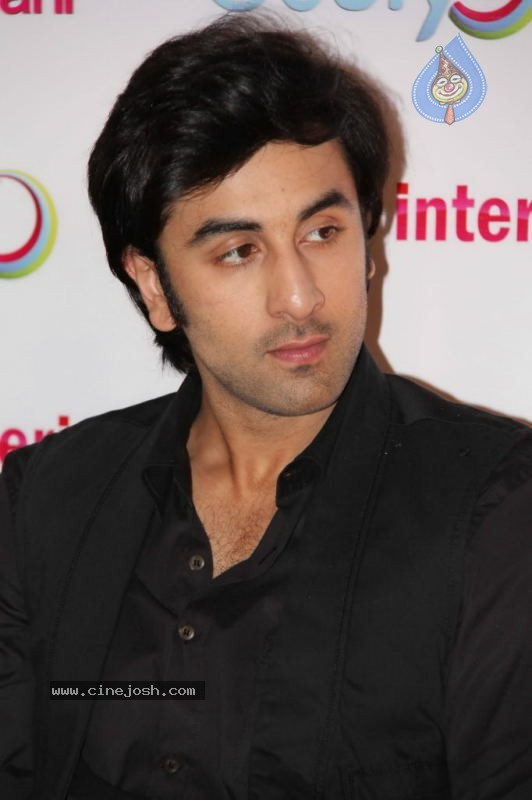 Ranbir and Priyanka Promoting Anjaana Anjaani Movie - 11 / 31 photos