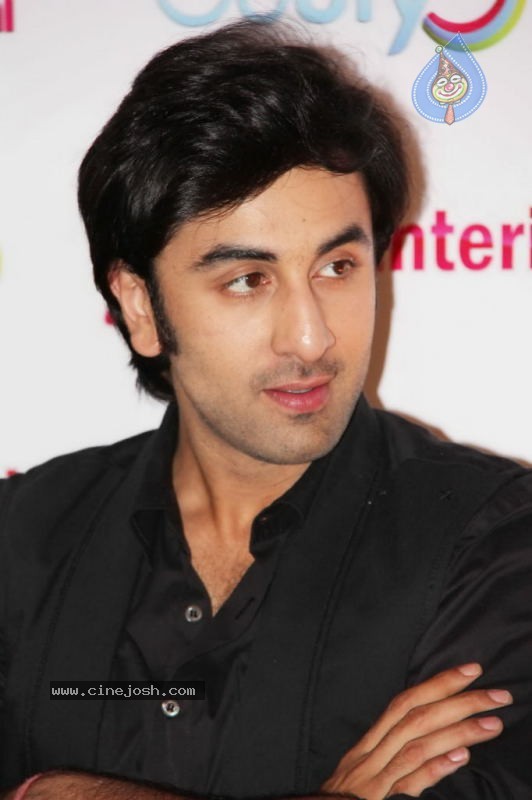 Ranbir and Priyanka Promoting Anjaana Anjaani Movie - 14 / 31 photos