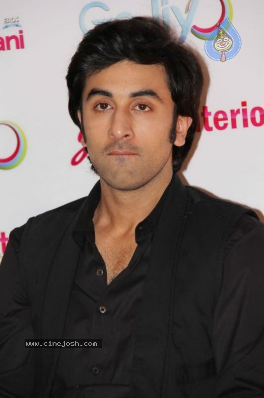Ranbir and Priyanka promoting Anjaana Anjaani Movie - Photo 18 of 31 Ranbir and Priyanka promoting Anjaana Anjaani Movie - Photo 18 of 31