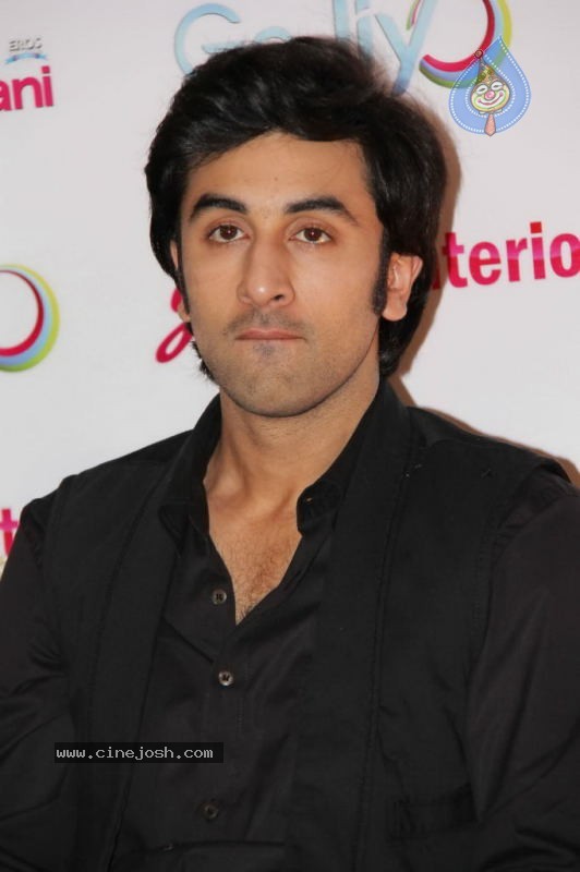 Ranbir and Priyanka Promoting Anjaana Anjaani Movie - 18 / 31 photos