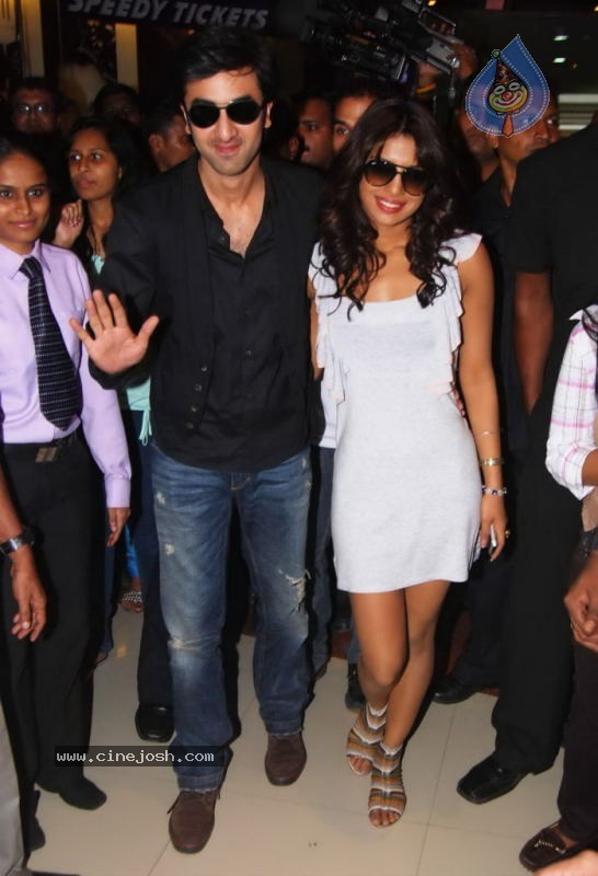 Ranbir and Priyanka Promoting Anjaana Anjaani Movie - 19 / 31 photos