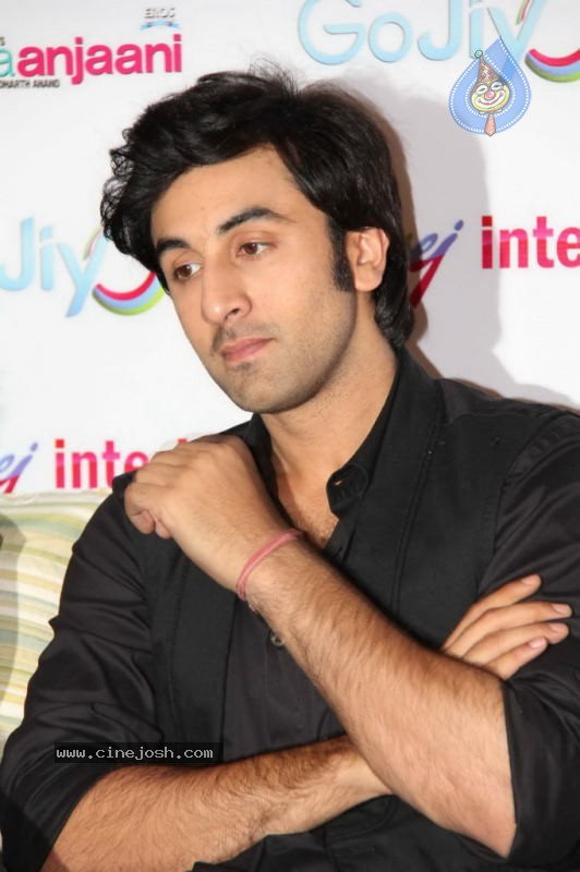 Ranbir and Priyanka Promoting Anjaana Anjaani Movie - 27 / 31 photos