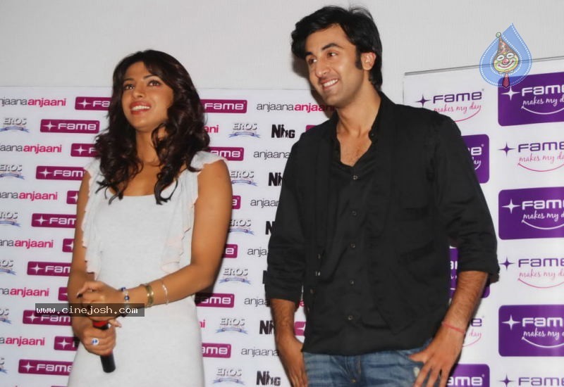 Ranbir and Priyanka Promoting Anjaana Anjaani Movie - 28 / 31 photos