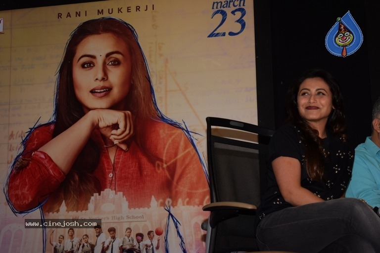 Rani Mukerji Introduces Brad Cohen At Hichki Promotional Event - 11 / 12 photos