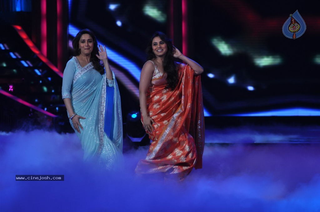 Rani Mukherjee at Jhalak Dikhhla Jaa Sets - 1 / 53 photos