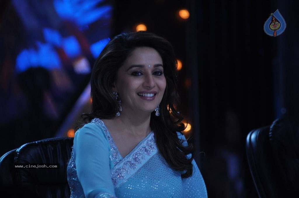 Rani Mukherjee at Jhalak Dikhhla Jaa Sets - 12 / 53 photos