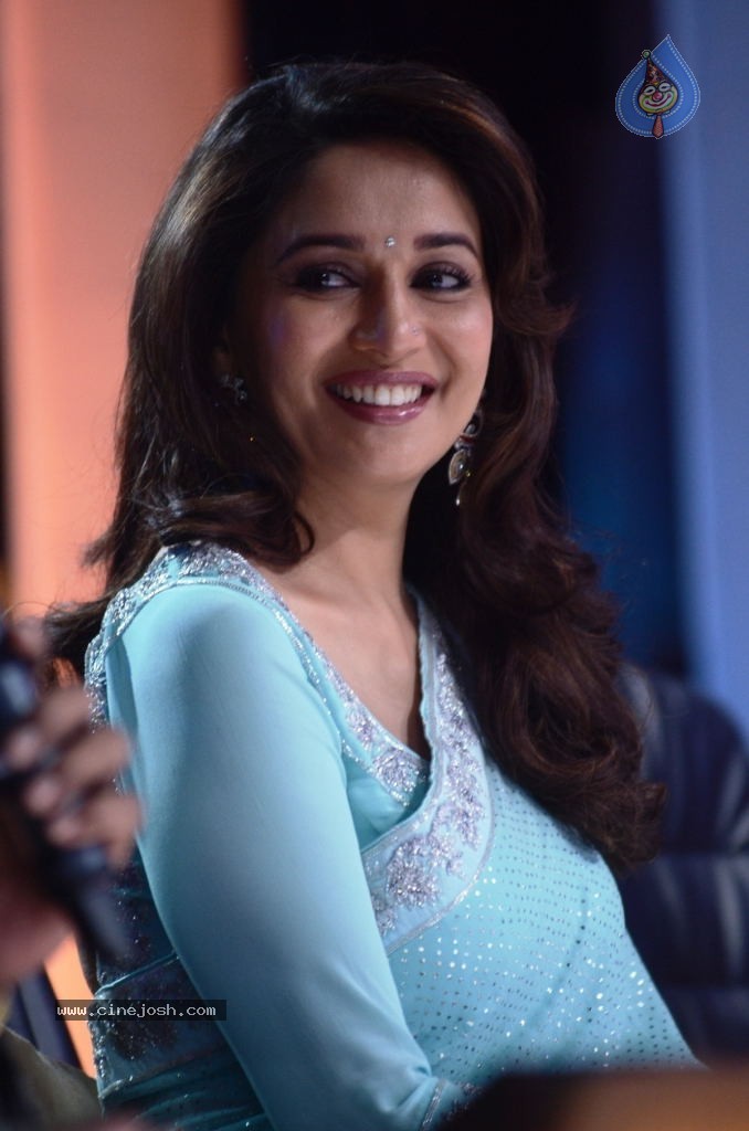 Rani Mukherjee at Jhalak Dikhhla Jaa Sets - 17 / 53 photos