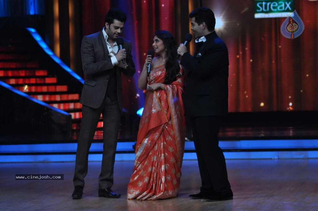 Rani Mukherjee at Jhalak Dikhhla Jaa Sets - 25 / 53 photos