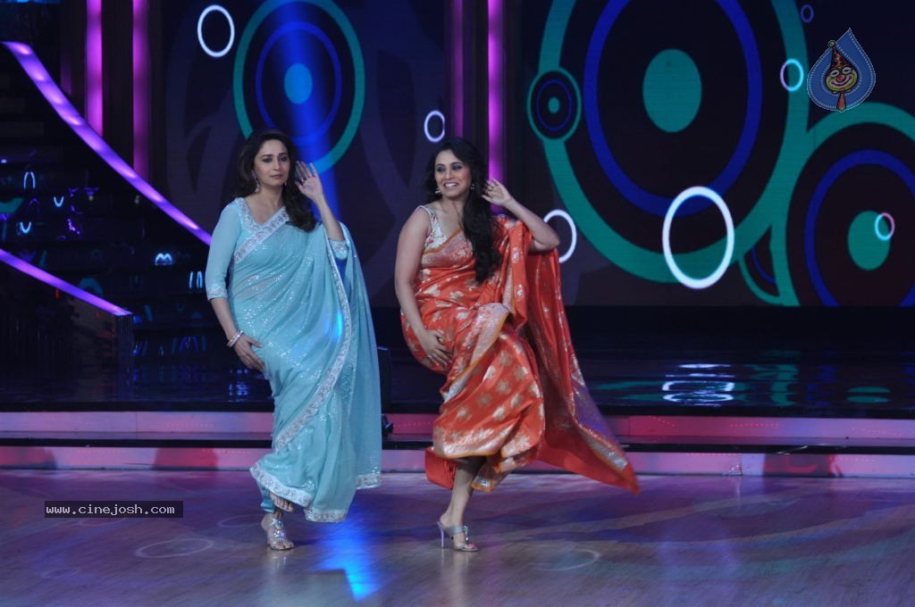 Rani Mukherjee at Jhalak Dikhhla Jaa Sets