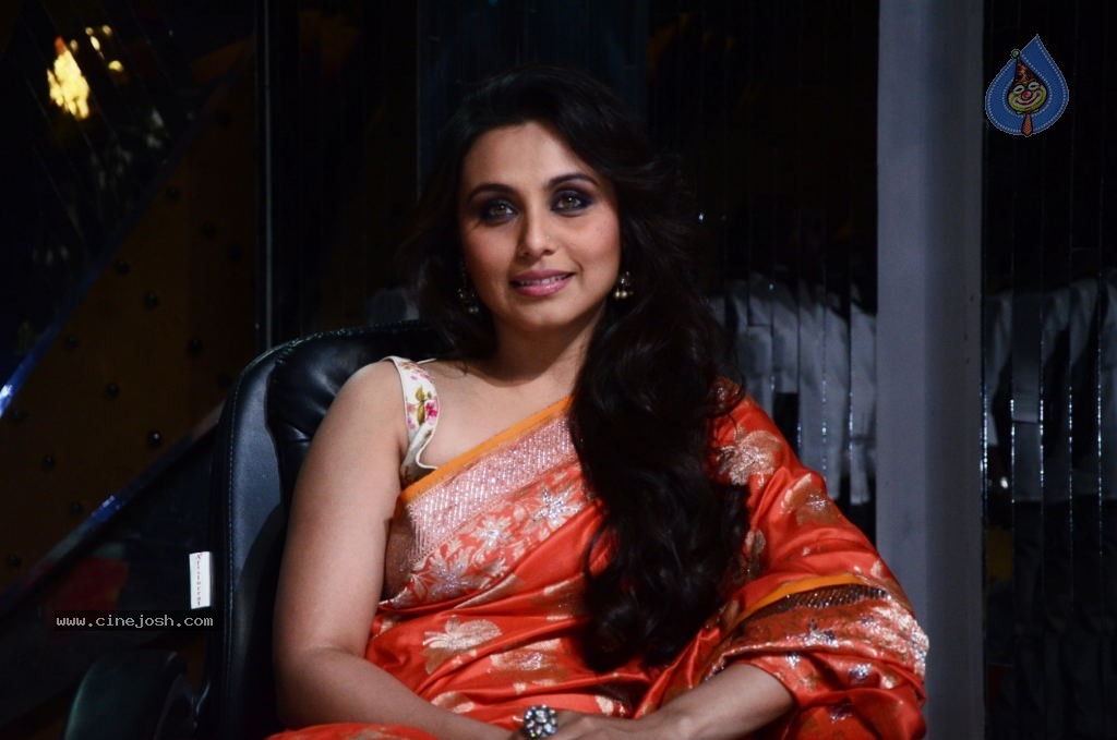 Rani Mukherjee at Jhalak Dikhhla Jaa Sets - 42 / 53 photos
