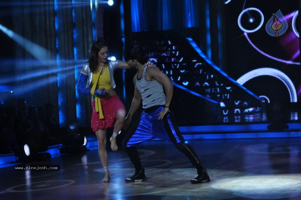Rani Mukherjee at Jhalak Dikhhla Jaa Sets - 52 / 53 photos