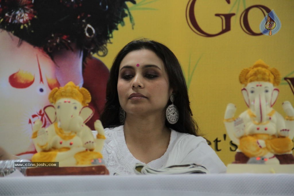 Rani Mukherjee Launches Times Green Ganesha - 10 / 28 photos