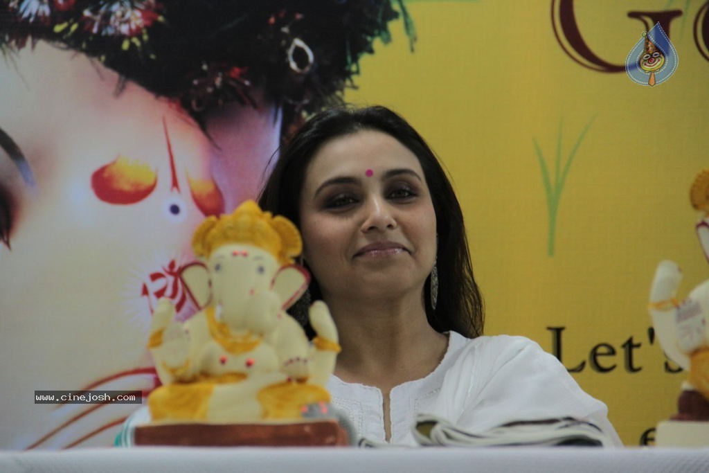 Rani Mukherjee Launches Times Green Ganesha - 19 / 28 photos