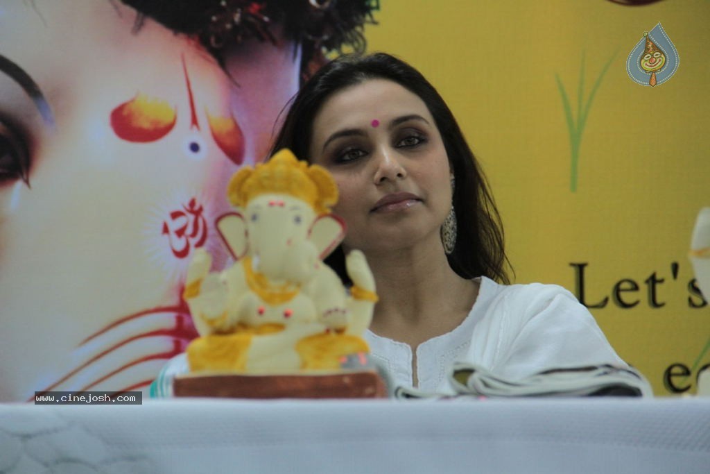 Rani Mukherjee Launches Times Green Ganesha - 20 / 28 photos