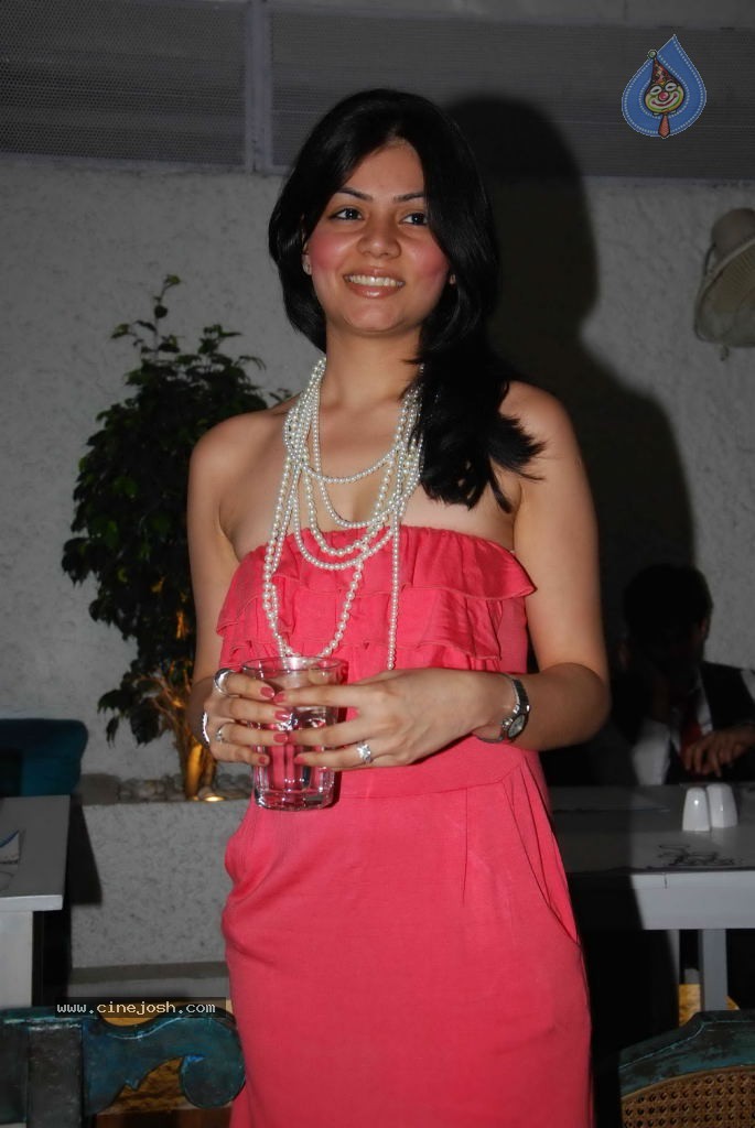 Rati Agnihotri Christmas Party - 7 / 28 photos