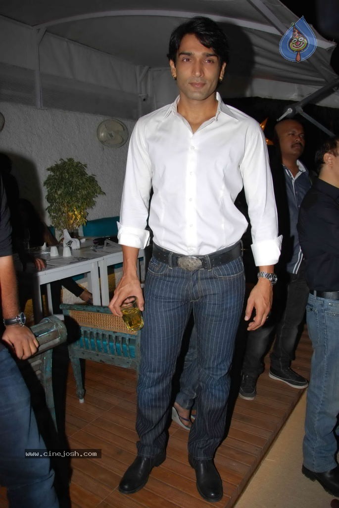 Rati Agnihotri Christmas Party - 11 / 28 photos