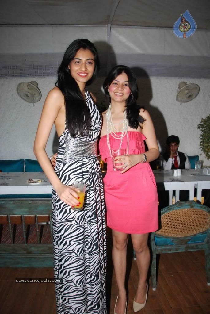 Rati Agnihotri Christmas Party - 27 / 28 photos
