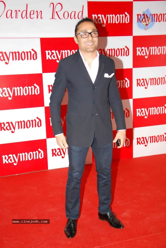 Raveena Tandon Launches Raymonds New Store  - 13 / 85 photos