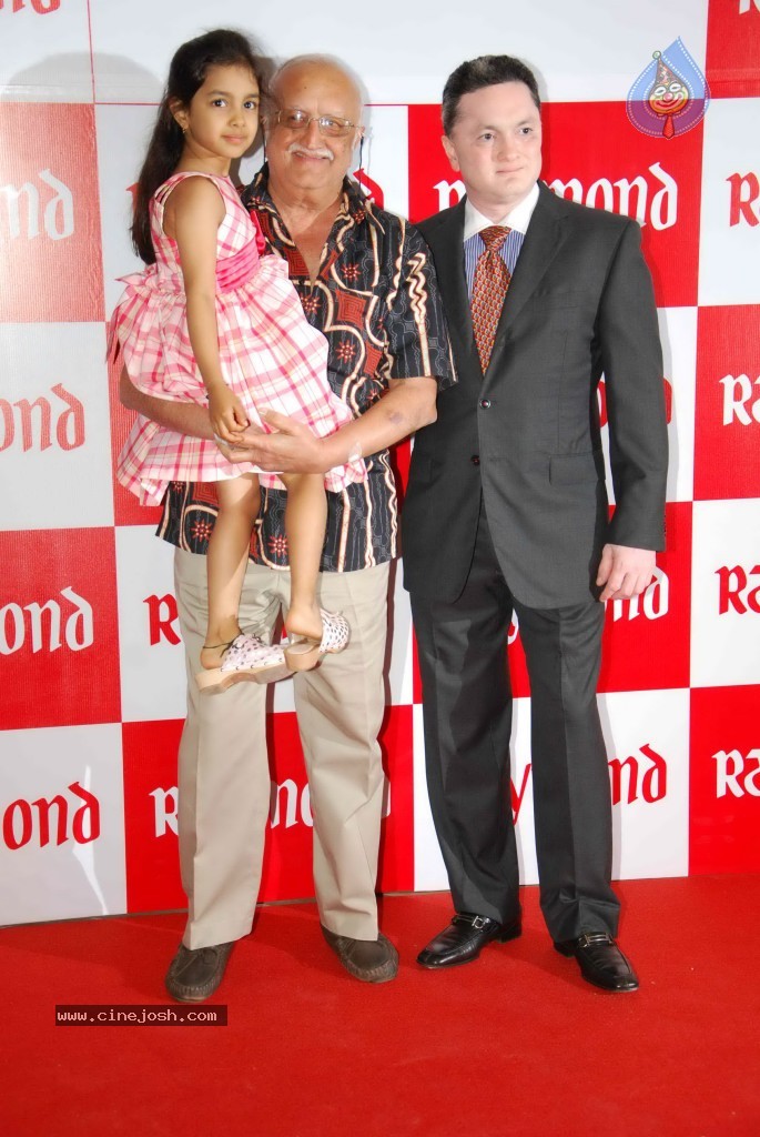 Raveena Tandon Launches Raymonds New Store  - 15 / 85 photos
