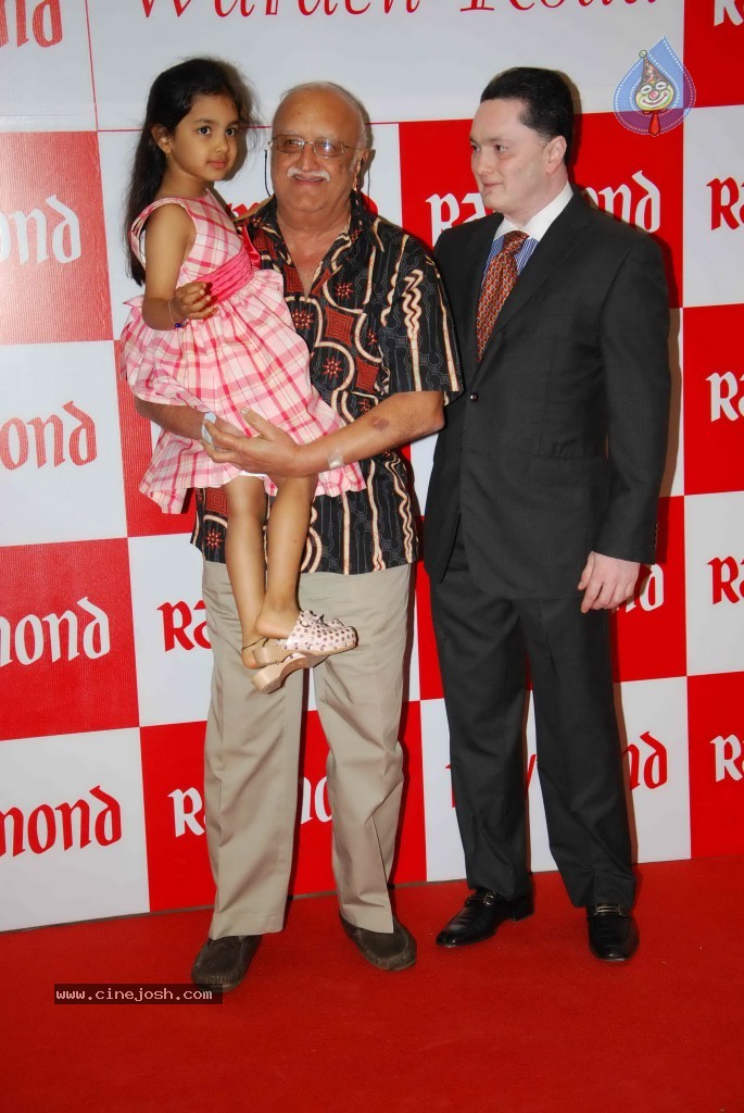 Raveena Tandon Launches Raymonds New Store  - 25 / 85 photos