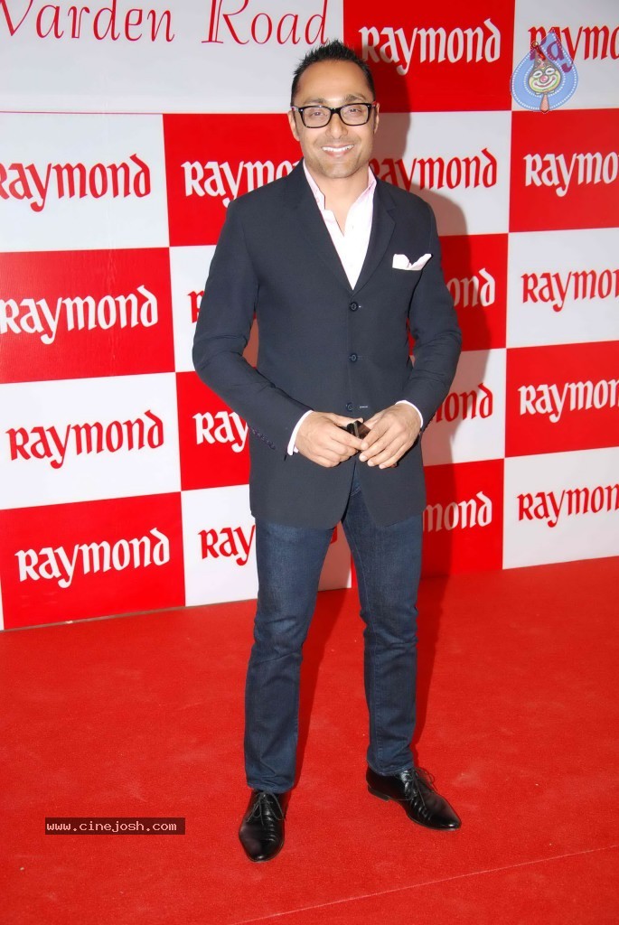 Raveena Tandon Launches Raymonds New Store  - 27 / 85 photos