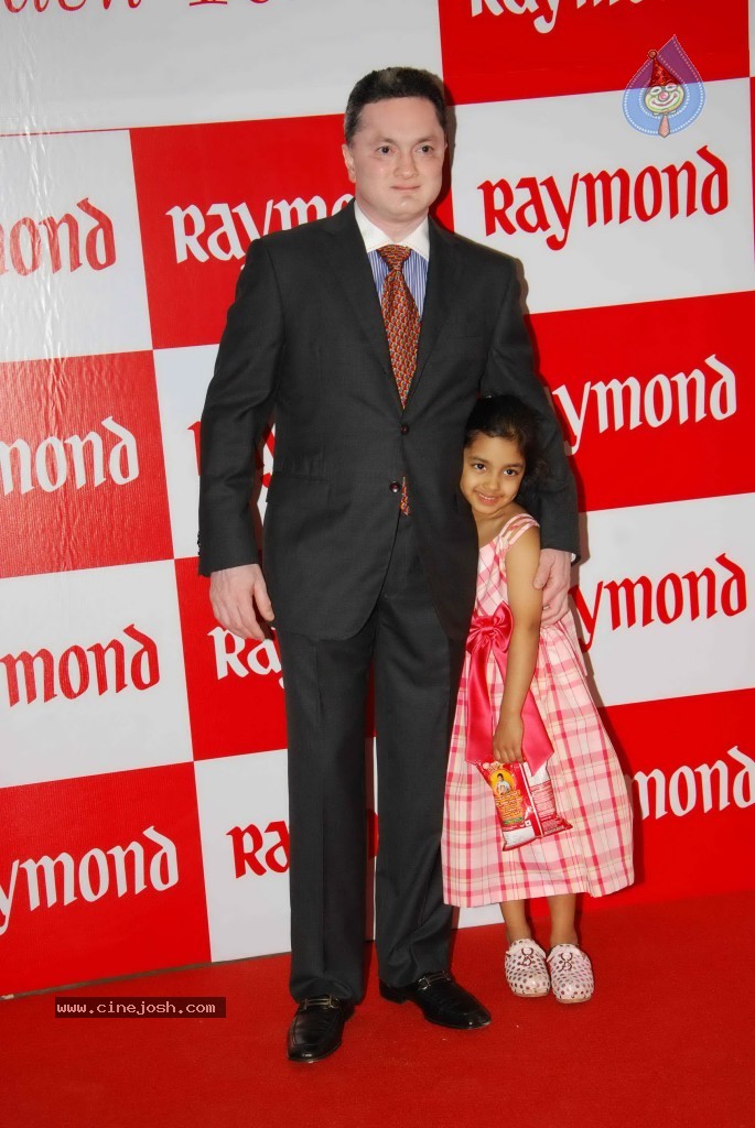 Raveena Tandon Launches Raymonds New Store  - 35 / 85 photos