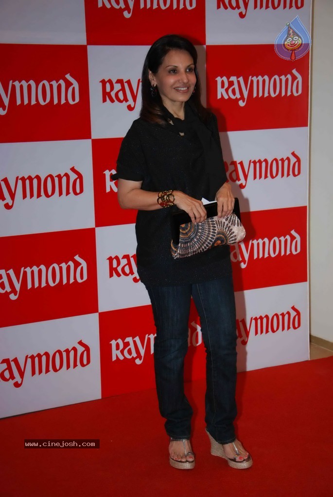 Raveena Tandon Launches Raymonds New Store  - 40 / 85 photos