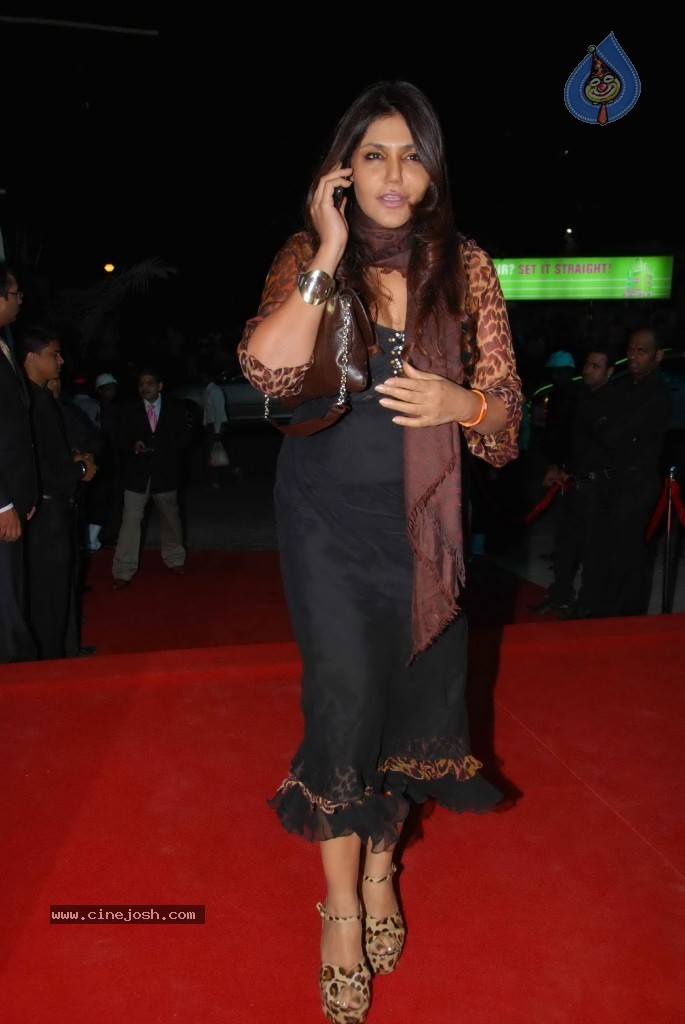 Raveena Tandon Launches Raymonds New Store  - 59 / 85 photos
