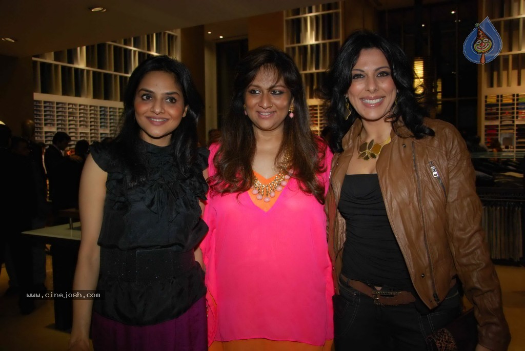 Raveena Tandon Launches Raymonds New Store  - 75 / 85 photos