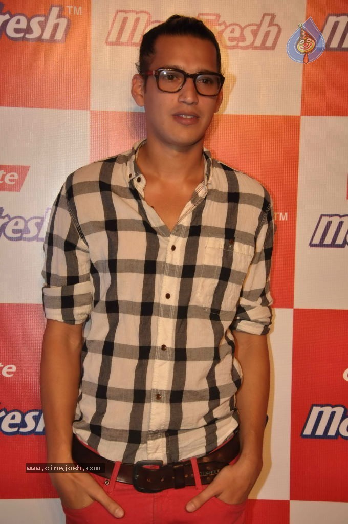 Bolly Celebs at Red Carpet Max Fresh Party - 34 / 75 photos