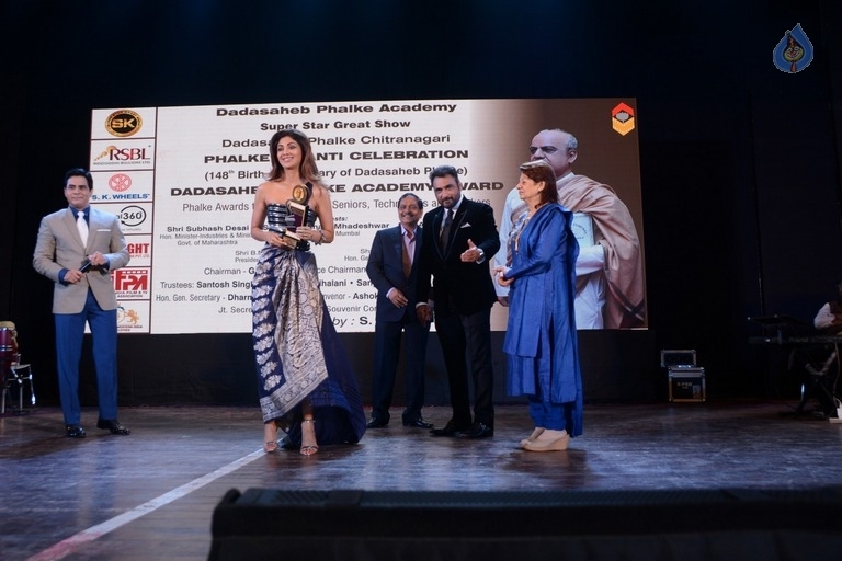 Red Carpet Of Dada Saheb Phalke Academy Awards - 12 / 30 photos