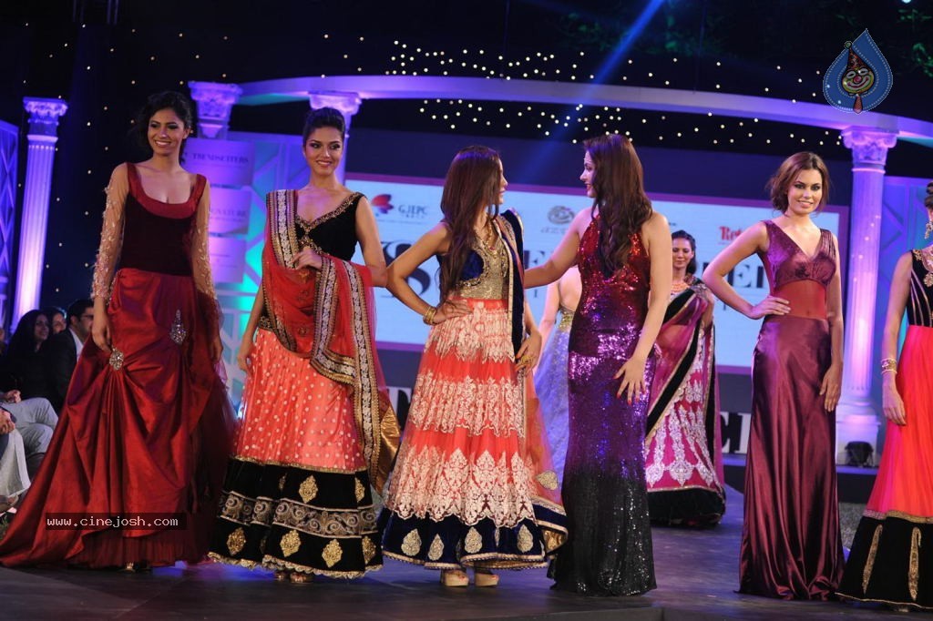 Retail Jeweller India Trendsetter Fashion Show - 55 / 108 photos