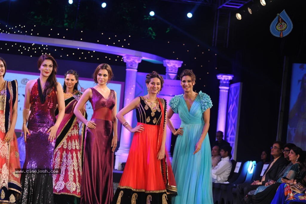 Retail Jeweller India Trendsetter Fashion Show - 58 / 108 photos