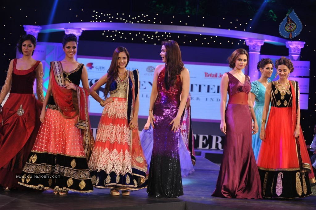 Retail Jeweller India Trendsetter Fashion Show - 72 / 108 photos