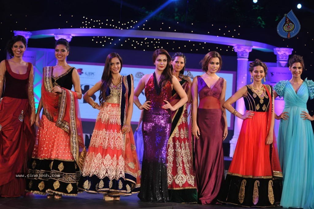 Retail Jeweller India Trendsetter Fashion Show - 91 / 108 photos